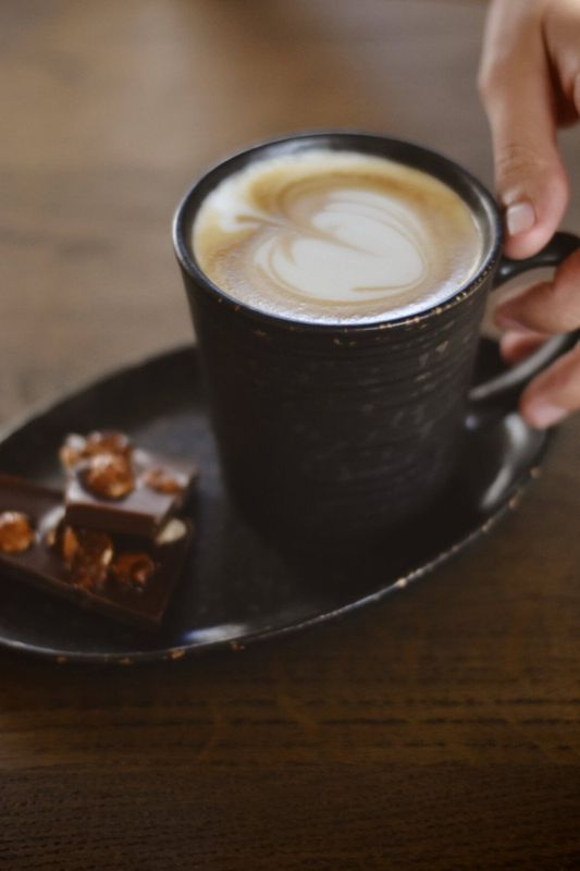 Oval asjett 17x11 cm brun