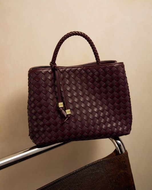Hovedbilde NOVA HAND WOVEN TOP HANDLE BAG CHERRY