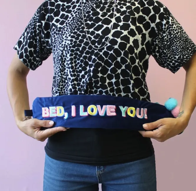 Hovedbilde Lang varmeflaske - Bed i love you