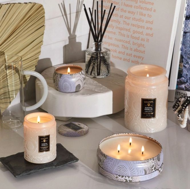 Hovedbilde Voluspa SANTAL VANILLE Large JAR CANDLE 100t