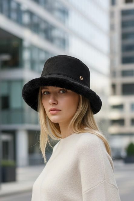 Hovedbilde Fuskepels Lue - Vendbar - Sort